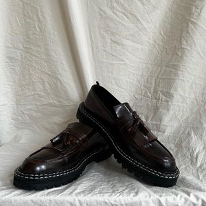 Dark burgundy leather loafers. Very slightly worn. Size 43.